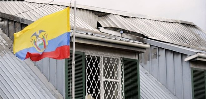 Cinco años de cárcel a mujer que incendió embajada de Ecuador en Costa Rica
