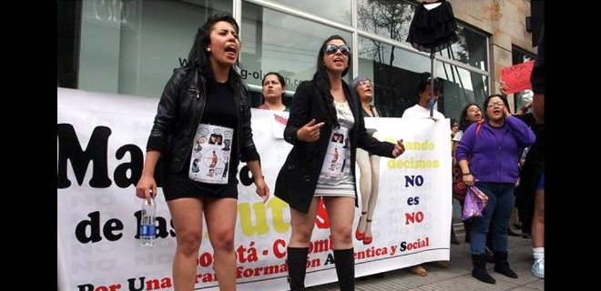 Colombianas en minifalda protestan por supuesta violación de una joven