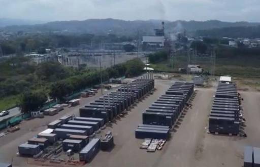 Toma aérea de los generadores.