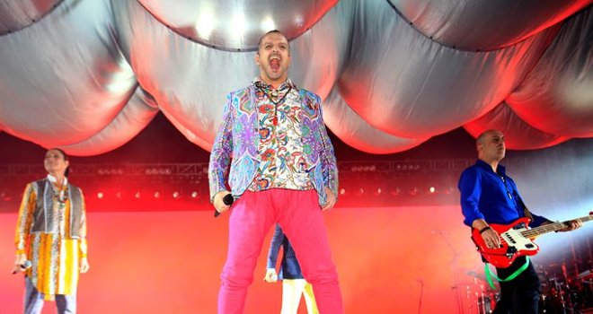 Bosé vuelve como hijo pródigo para destapar recuerdos en Viña