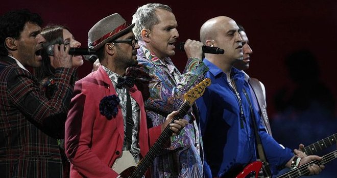 Bosé vuelve como hijo pródigo para destapar recuerdos en Viña