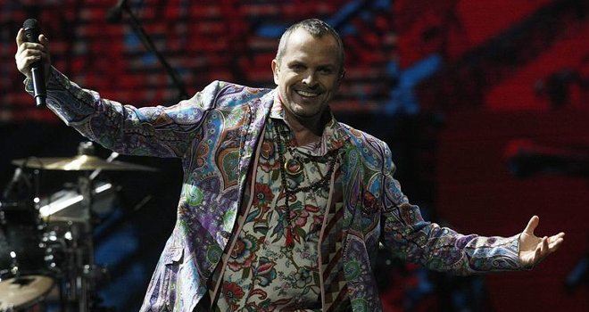 Bosé vuelve como hijo pródigo para destapar recuerdos en Viña