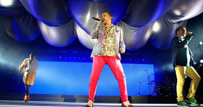 Bosé vuelve como hijo pródigo para destapar recuerdos en Viña