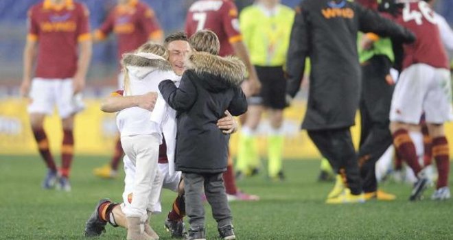 Totti pagó a la policía para impedir el secuestro de su hijo