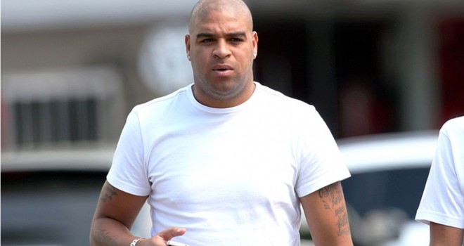 Adriano inicia preparación con el Atlético Paranaense para retorno al fútbol