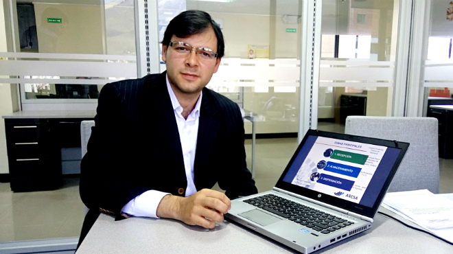 Moreno pide renuncia del titular del Arcsa