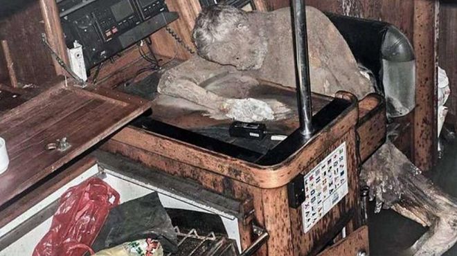 Encuentran a un náufrago momificado junto a su radio