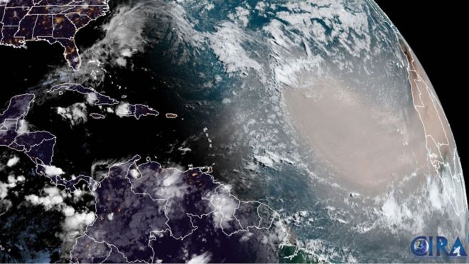 El fenómeno detrás de la densa nube que viaja 10.000 km desde África hasta América