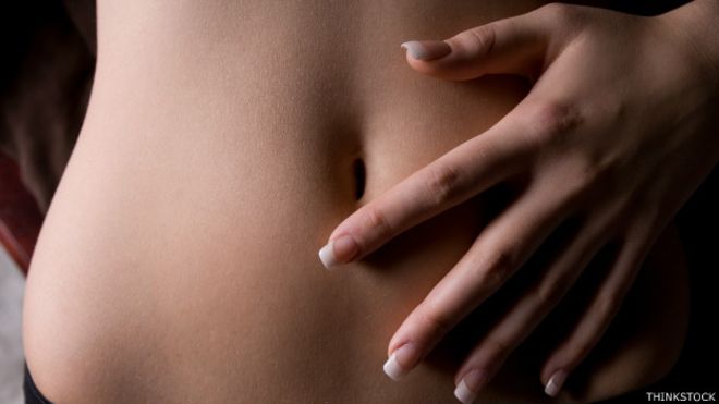 Los secretos que esconde la suciedad del ombligo