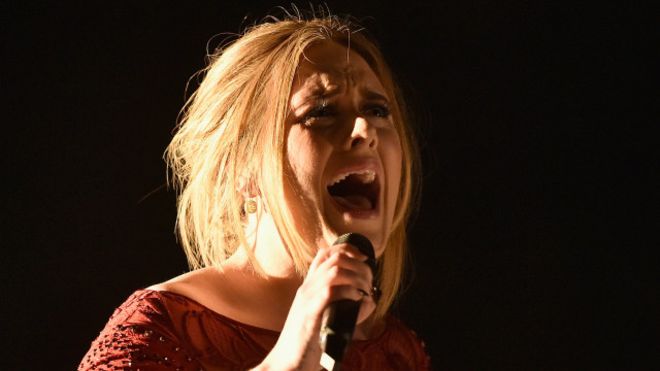 El motivo por el que Adele desafinó en la gala de los premios Grammy