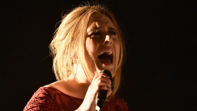 El motivo por el que Adele desafinó en la gala de los premios Grammy