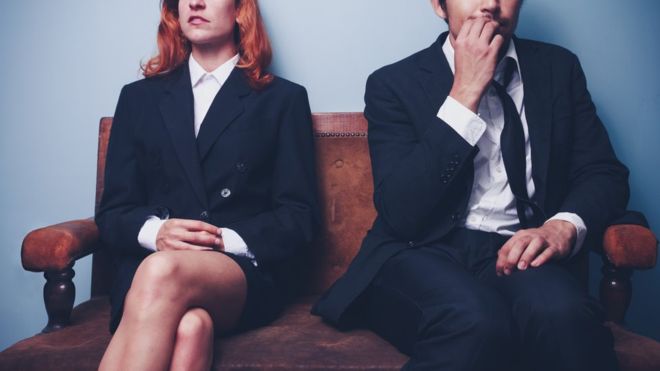 Las mañas y gestos nerviosos que pueden arruinar tu entrevista de trabajo