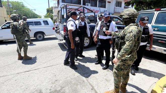 México: investigan a toda la policía de Acapulco