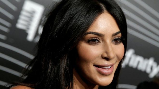 Kim Kardashian fue retenida a punta de pistola en un hotel de París