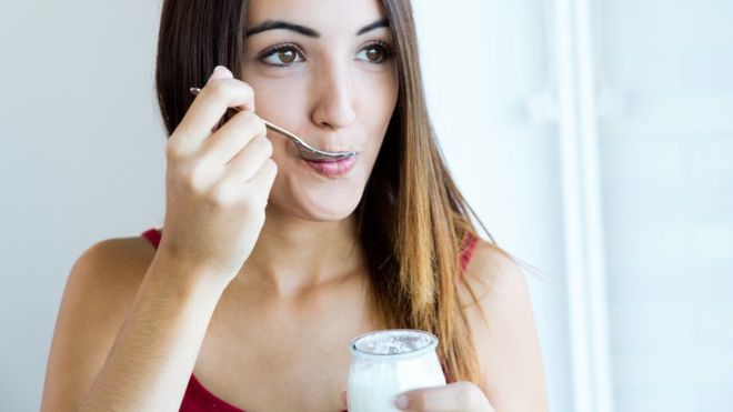 ¿Son reales las cuatro grandes virtudes que le atribuimos al yogurt?