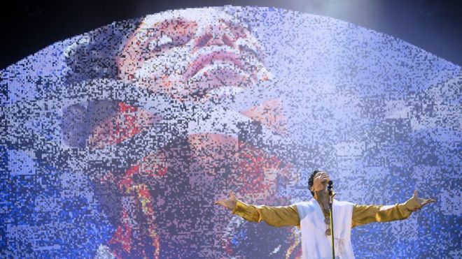 12 cosas sorprendentes que aprendimos sobre el genial músico Prince a un año de su muerte