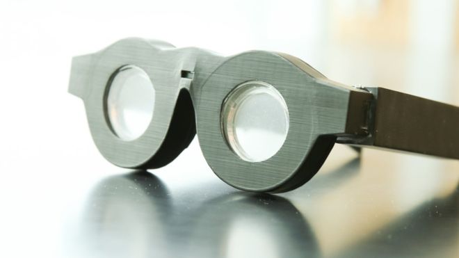 El argentino que creó las gafas &quot;eternas&quot; sin cristales que se adaptan a casi cualquier problema de la vista