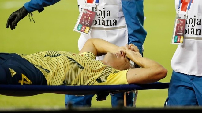 Santiago Arias sufre fractura de peroné y daños en el tobillo izquierdo