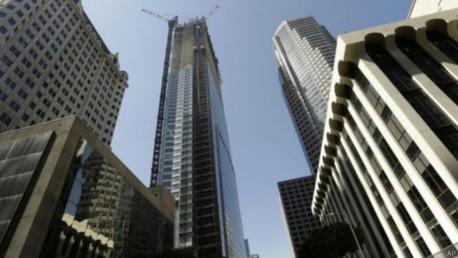 EE.UU: muere electricista al caer desde el piso 53 de un rascacielos en Los Ángeles