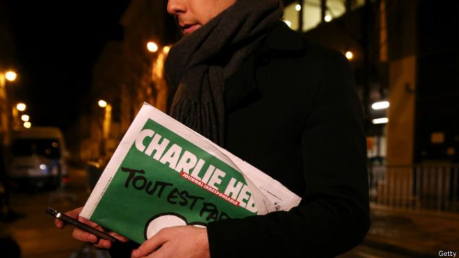 Copias de nueva edición de Charlie Hebdo se ofrecen por miles de dólares en eBay