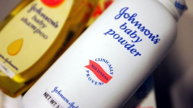 Johnson &amp; Johnson pagará US$417 millones a mujer que desarrolló cáncer tras usar su talco