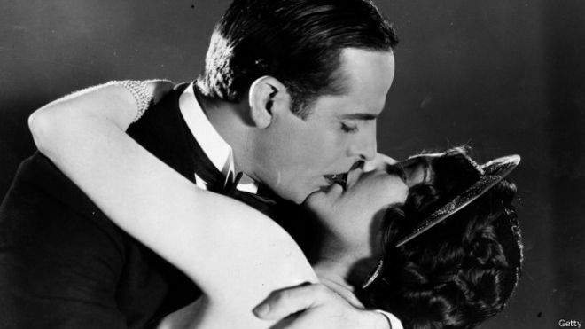 ¿Por qué se besan los humanos si la mayoría de los animales no lo hacen?