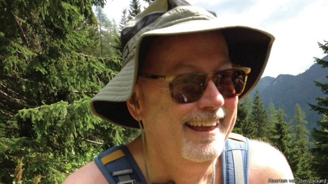 El hombre que pasó un año "desnudo"