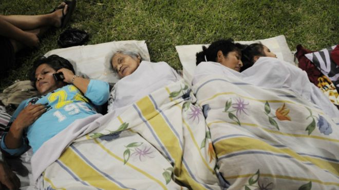 Pobladores de Manta, Portoviejo, Pedernales pasaron la noche en vela