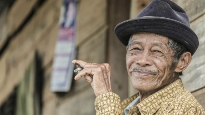 El secreto de los fumadores empedernidos que tienen los pulmones sanos