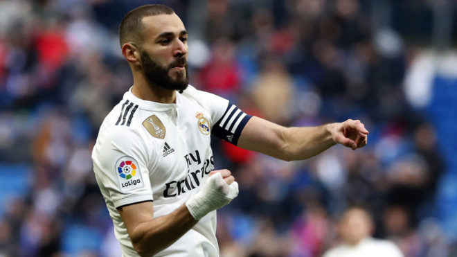 Real Madrid alcanza la punta con gol agónico de Benzema