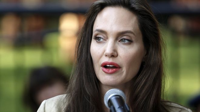 Angelina Jolie furiosa por haber sido acusada de &quot;explotación&quot; en Camboya