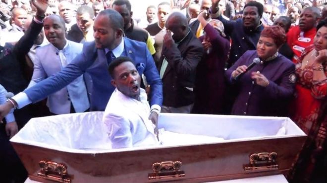 Funerarias demandan a pastor que &quot;resucitó a un hombre&quot;