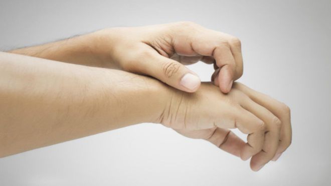 ¿Por qué da tanto placer rascarse?