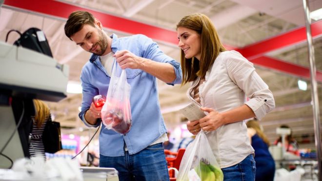 Plástico o papel: ¿qué bolsas contaminan menos realmente?