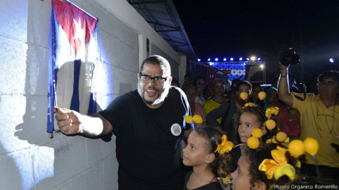 El irreverente artista que introdujo internet gratis en Cuba