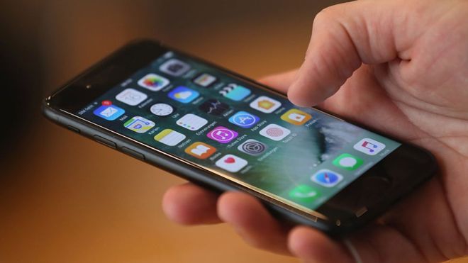 Estudiantes chinos usaron iPhones falsos para estafar a Apple