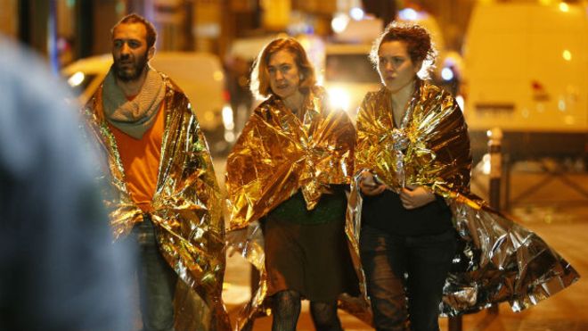 &quot;Caían como piezas de dominó&quot;: horror en la sala Bataclan de París donde murieron al menos 80 personas