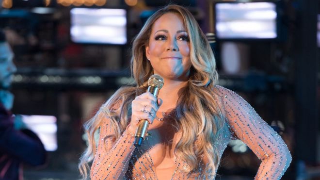 El embarazoso fin de año de la cantante Mariah Carey en su accidentada presentación en Nueva York