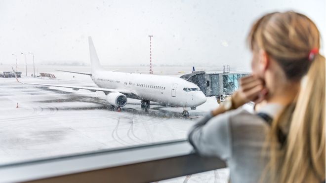 ¿Por qué las aerolíneas hacen que los vuelos duren más tiempo a propósito?