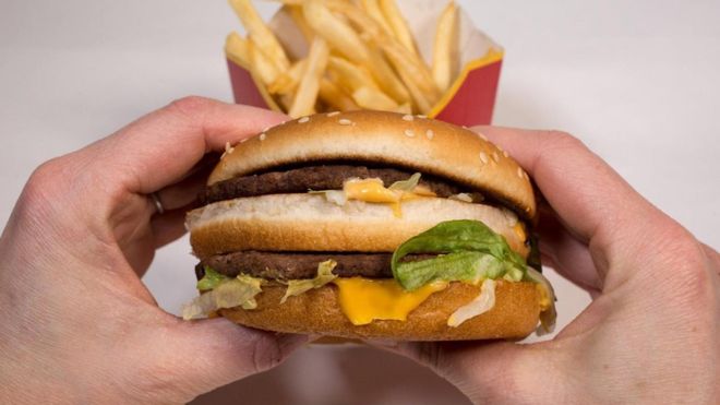 ¿Cómo ganan dinero las cadenas de comida rápida vendiendo hamburguesas a $ 1?
