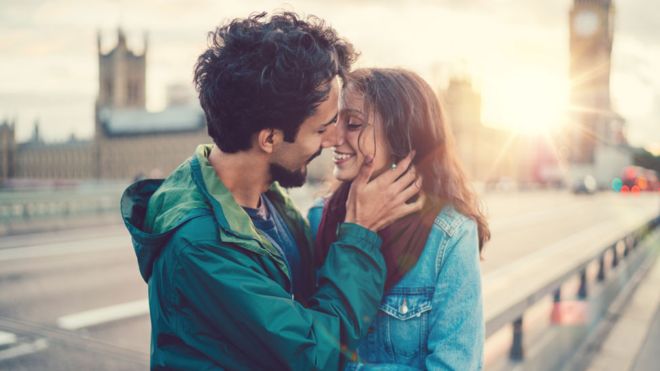 Por qué el cerebro confunde estar excitado con estar enamorado