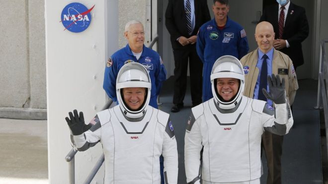 Doug Hurley y Bob Behnken, los astronautas a bordo de la Crew Dragon