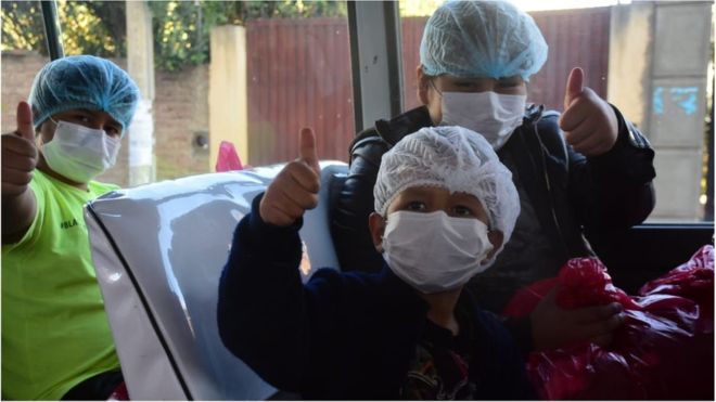 Bolivia: la emotiva historia de los 8 primos que superaron juntos el COVID-19 en el hospital