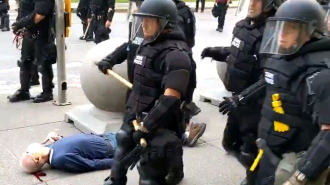 La indignación por los videos que muestran brutalidad policial en las protestas de Estados Unidos