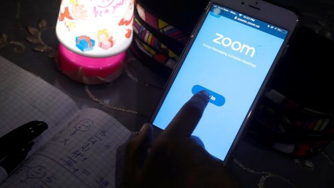 Zoom: hombre es asesinado por su hijo durante una videollamada con 20 personas