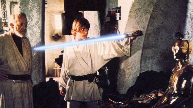 La sorprendente historia sobre la creación del sable de luz de Star Wars