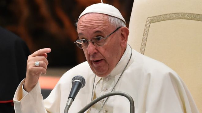 Vaticano acusa a cinco personas en el escándalo por filtración de documentos