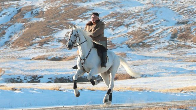 Las &quot;épicas&quot; fotos de Kim Jong-un en el monte Paektu