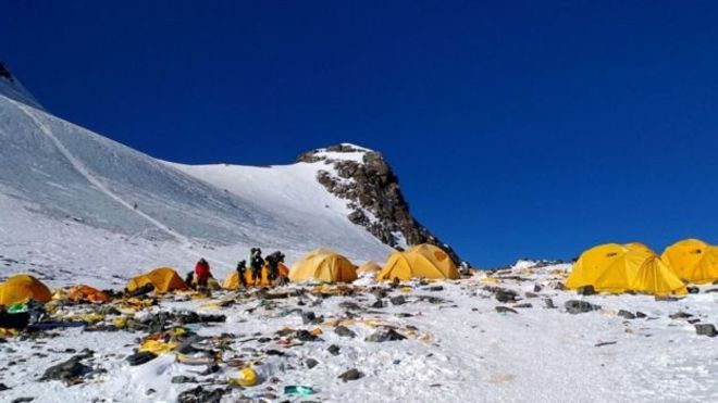 Everest: cadáveres expuestos con derretimiento de glaciares