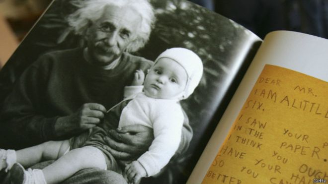 Colocan en la red 80.000 documentos personales de Einstein